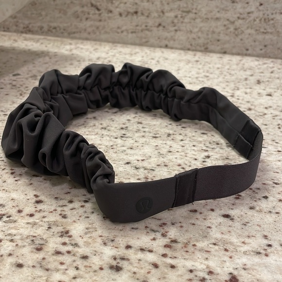 Lululemon ruched headband - Picture 2 of 2